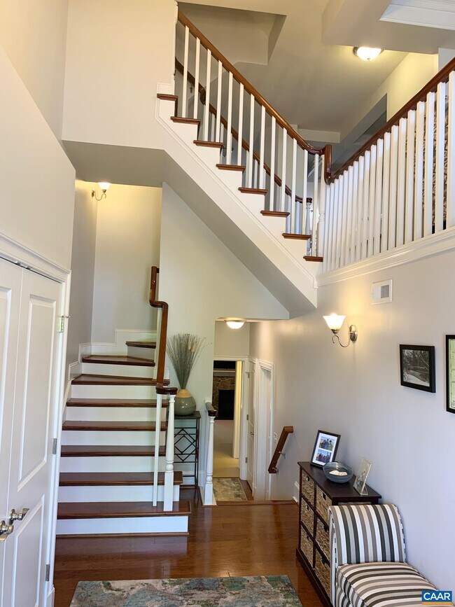 Building Photo - 646 Eight Woods Ln