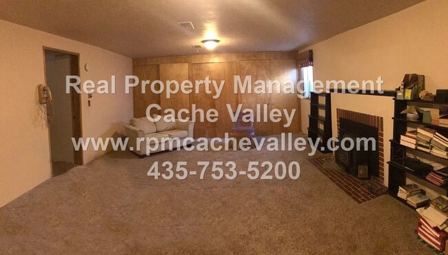 Building Photo - Great 5 bedrooms and 3 baths home Close to...