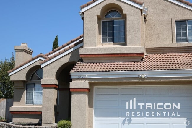 Building Photo - 1056 Armsby Way
