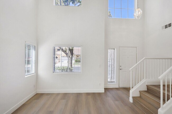 Foto del edificio - 2 Bedroom With 1 Car Garage In Gated Northwest Vegas Community