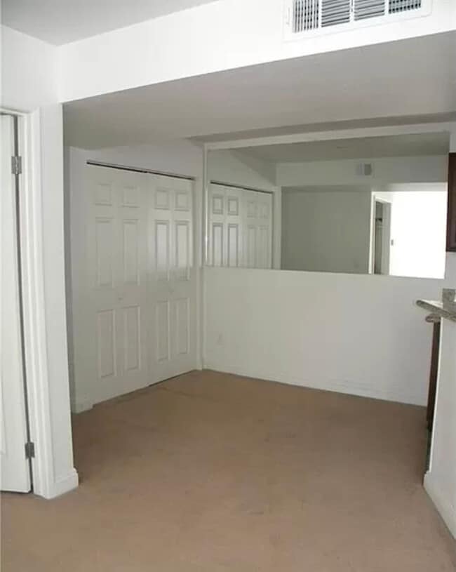 Building Photo - 5166 S Jones Blvd