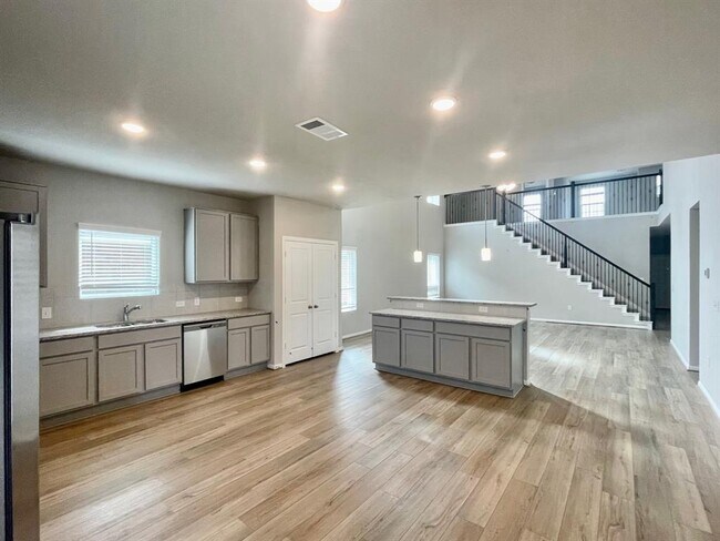 Foto del edificio - 6708 Covina Ln