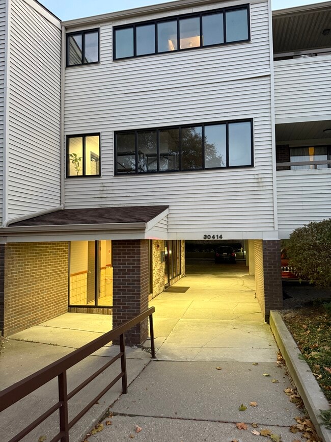 Building Photo - 30414 Orchard Lake Rd