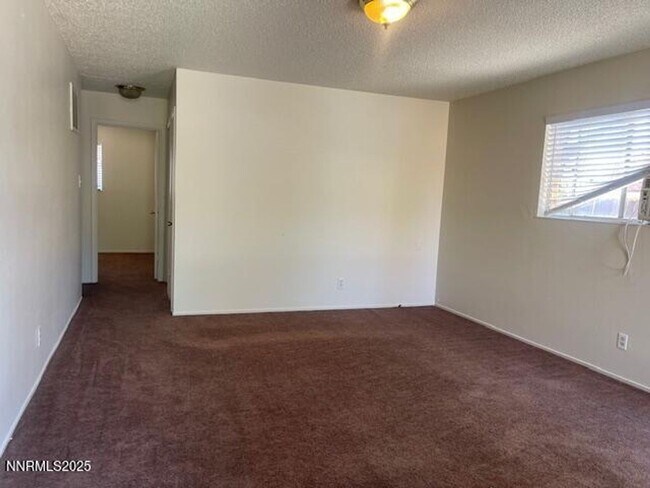 Foto del edificio - Clean 2 bedroom Duplex Near UNR
