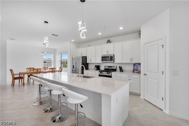 Foto del edificio - 15170 Bluffton Ln