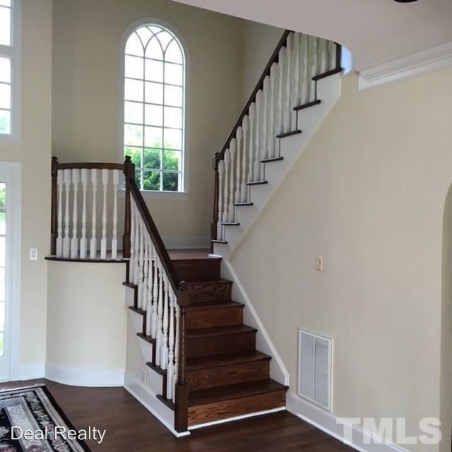 Foto del edificio - 215 Muirfield Ln