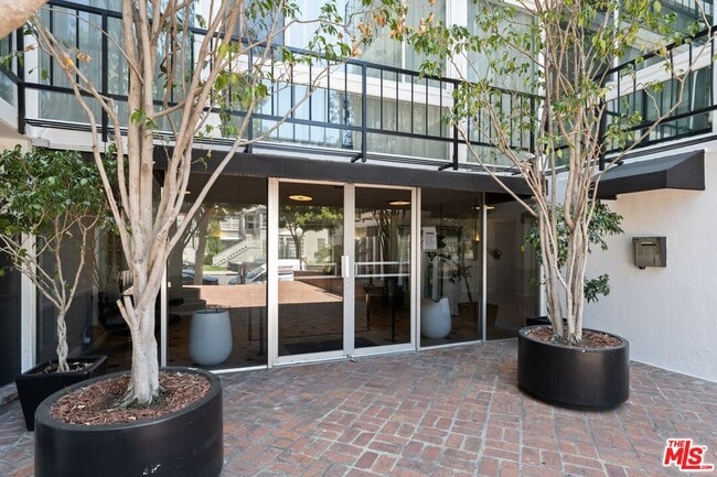 Foto del edificio - 9950 Durant Dr
