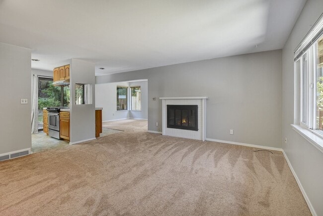 Building Photo - 3bd/2.5ba Bellevue Home