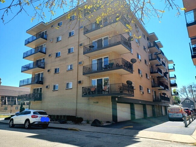 Building Exterior - 7428 Washington St