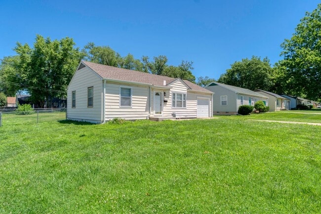 Building Photo - 10622 W 57th St