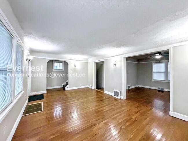 Foto del edificio - 2032 Kendall St