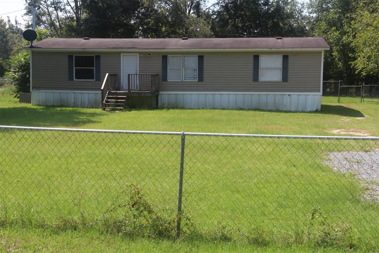 Primary Photo - 3205 War Eagle Ave