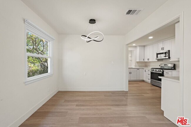 Foto del edificio - 2943 Los Olivos Ln