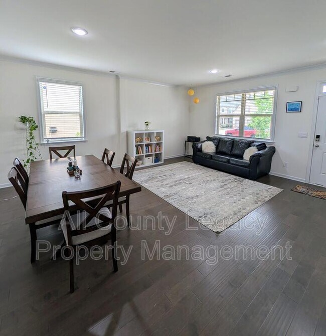 Foto del edificio - 928 Blue Juniper Cir