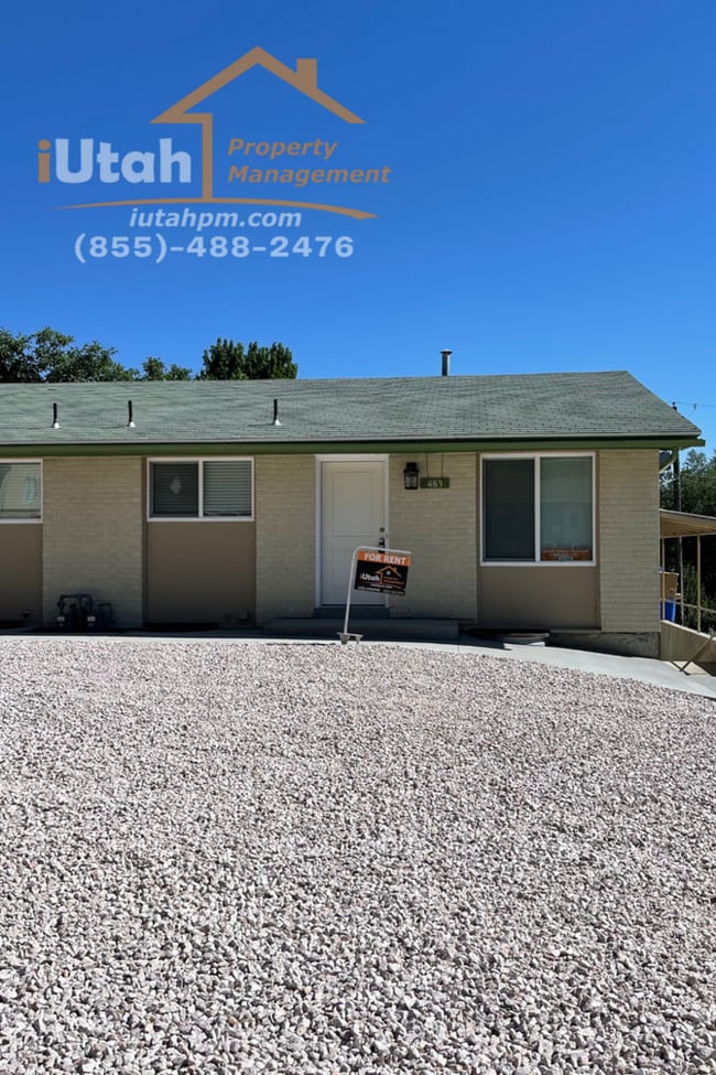 Building Photo - 2 bdrm 1 bath Duplex- Coming soon