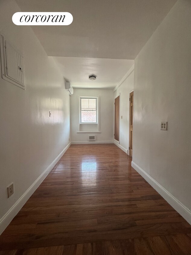 Primary Photo - 741 Crown St
