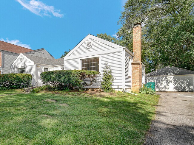 Building Photo - 23827 N Overhill Dr