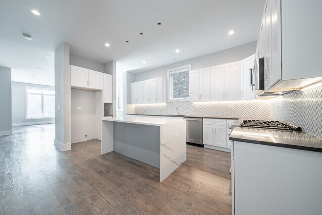 Foto del edificio - 556 W 18th St