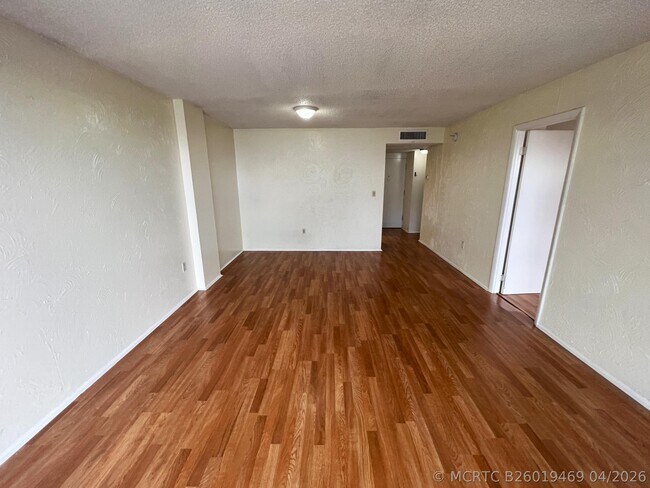 Foto del edificio - 15600 NW 7th Ave