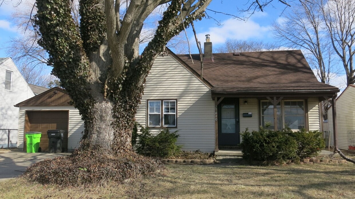 Primary Photo - 27840 Blum St