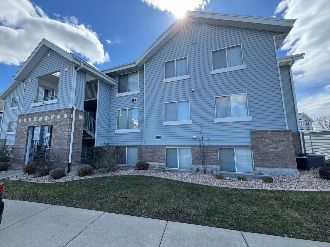 Foto principal - 1559 Riverside Ave