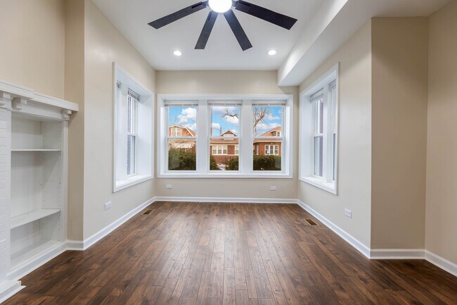 Foto del edificio - 8327 S Crandon Ave