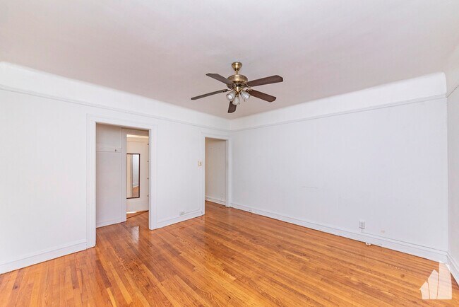 Foto del edificio - 5704 S Harper Ave