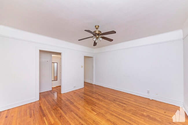 Building Photo - 5704 S Harper Ave
