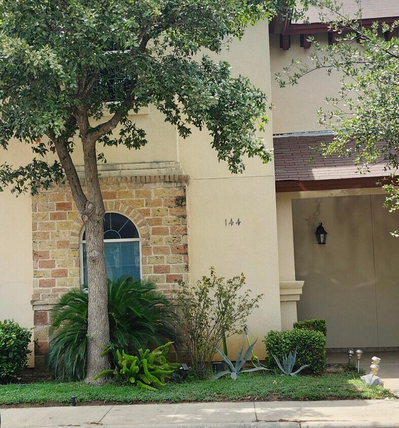 Foto principal - 10706 International Blvd