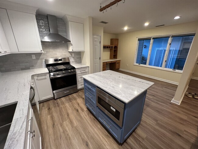 Building Photo - 10 Foxwood Square, Old Tappan, NJ 07675 - ...