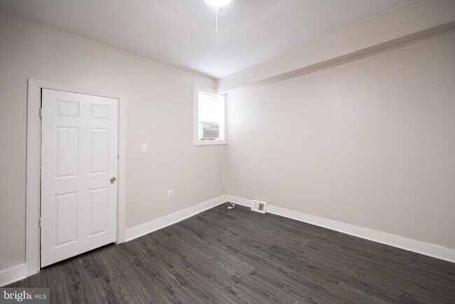 Foto del edificio - 5847 Willows Ave