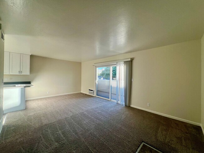 Building Photo - Renovated 2-bedroom, 1-bath Unit