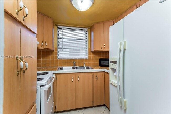 Building Photo - 141 NW 27th Terrace