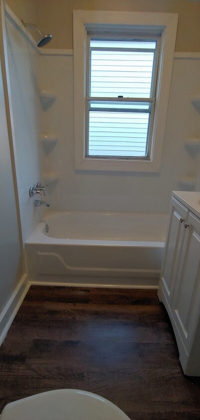 Primary Photo - 118 E 4th St