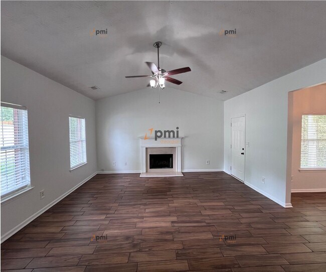 Foto del edificio - 224 Autumn Ridge Dr
