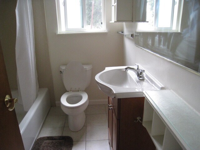 Building Photo - 1110 Stannage Ave