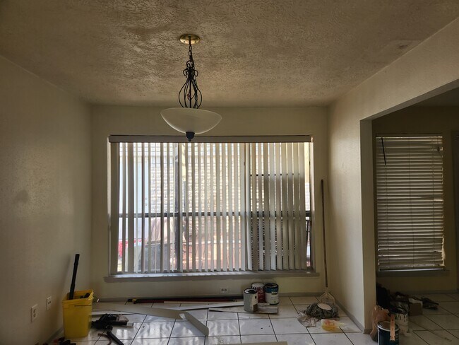 Building Photo - 443 Capehill Dr