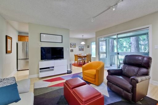 Foto del edificio - Fully Furnished Condo near Downtown Mountain View & Stevens Creek Trail