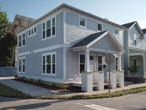 Building Photo - 604 SW 5th Terrace