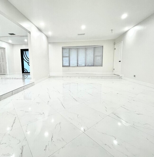 Foto del edificio - 5 br, 4 bath House - 4910 Jefferson St