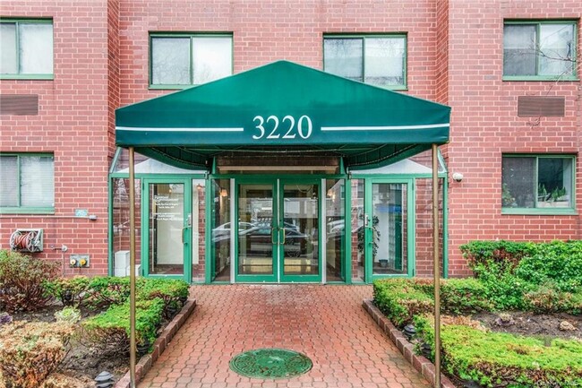 Foto del edificio - 3220 Fairfield Ave