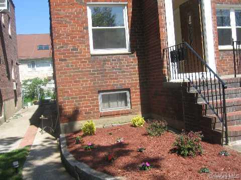 Building Photo - 160-45 Willets Point Blvd