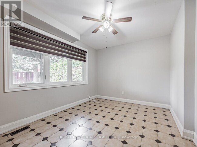 Photo du bâtiment - 174 Bellamy Rd N