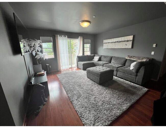 Foto del edificio - 351 Tremont Ave