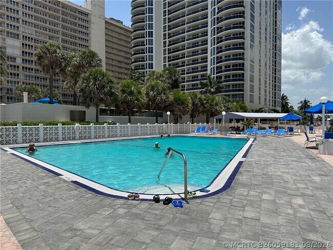 Foto del edificio - 4250 Galt Ocean Dr