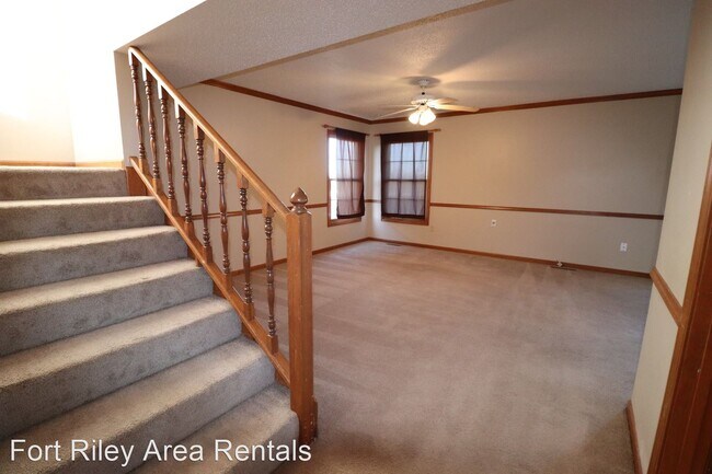 Building Photo - 3 br, 2.5 bath House - 309 Commanche Dr