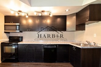 Building Photo - 28 6th Ave SE