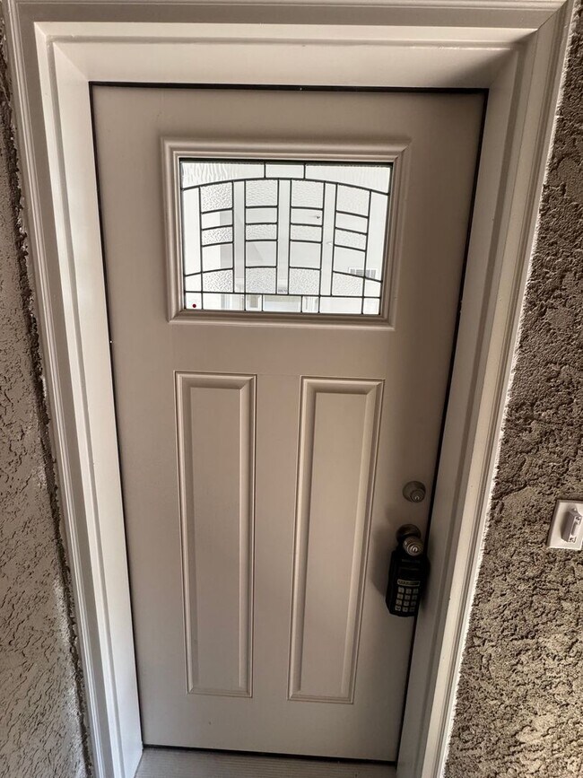 Foto del edificio - 922 Benito Ave