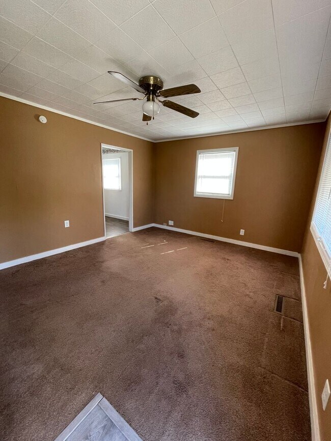 Building Photo - 2 Bedroom Single Family Home-Vinton Schools
