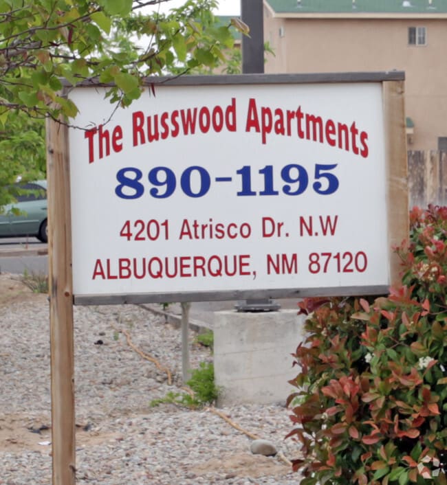 Building Photo - The Russwood Village